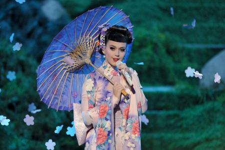 Auch im Kimono ist die Sängerin ein Hingucker