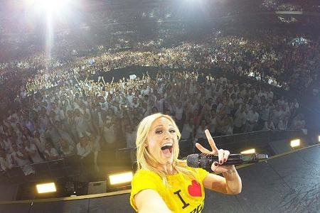 02 Helene Fischer httpsde-de.facebook.comhelenefischer.official 10801660_797552610312011_4427568853118524325_n.jpg