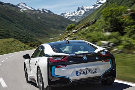Der i8 zeigt so manchem Sportwagen das Heck