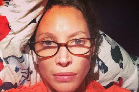 Christy Turlington schläft wohl mit Brille