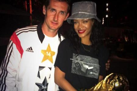 Rihanna und ein sichtlich verstörter 