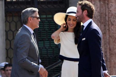 Vor dem Standesamt: George Clooney (li.) und Amal Alamuddin