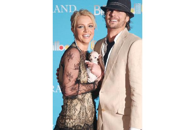 14 Britney Kevin 2004 Imago Unimedia Images imago56556314h.jpg