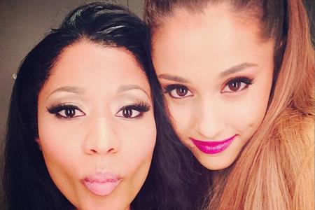 Rapperin Nicki Minaj posiert zusammen mit Pop-Prinzessin Ariana Grande