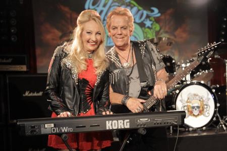 Judith & Mel rocken mit Keyboard und Gitarre