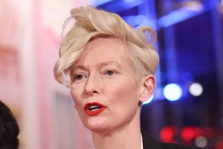 Sie hat tatsächlich Ähnlichkeit mit David Bowie: Tilda Swinton Sie hat tatsächlich Ähnlichkeit mit David Bowie: Tilda Swinton