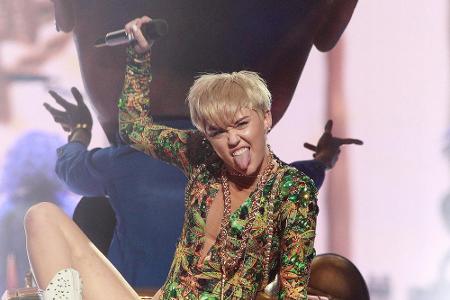 Ganz schön frech: Miley Cyrus sorgt auch im Wembley-Stadion für Aufruhr Ganz schön frech: Miley Cyrus sorgt auch im Wembley-Stadion für Aufruhr
