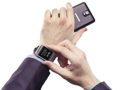 Samsungs Smartwatch Galaxy Gear ist bereits erhältlich - nun will Apple mit der iWatch nachlegen Samsungs Smartwatch Galaxy Gear ist bereits erhältlich - nun will Apple mit der iWatch nachlegen