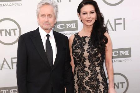 Scheinen wieder glücklich: Michael Douglas und Catherine Zeta-Jones Anfang Juni in L.A. Scheinen wieder glücklich: Michael Douglas und Catherine Zeta-Jones Anfang Juni in L.A.