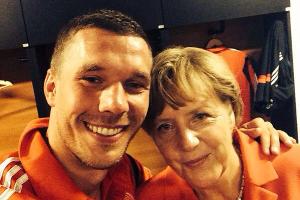 Lukas Podolski: Selfie mit Kanzlerin zum Auftaktsieg
