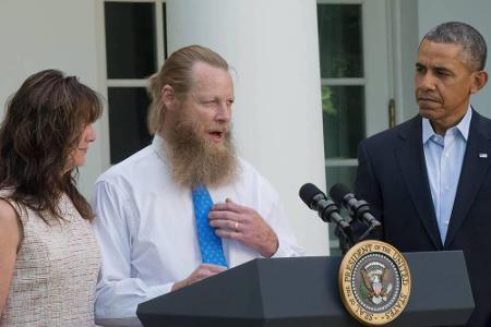 Bowe Bergdahl (Mitte) nach seiner Freilassung - an seiner Seite stehen Ehefrau Jane und US-Präsident Barack Obama