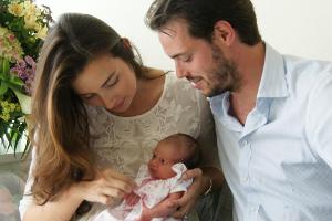 Das erste Foto: Luxemburgs Mini-Prinzessin sagt Hallo