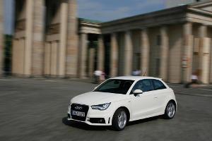 Mitarbeiter bedienen sich im Audi-Fuhrpark