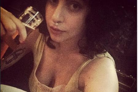 Lady Gaga lässt sich ein Kölsch schmecken Lady Gaga lässt sich ein Kölsch schmecken