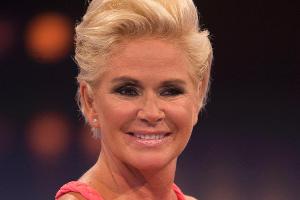 Claudia Effenberg nimmt sich Mia Julia zur Brust
