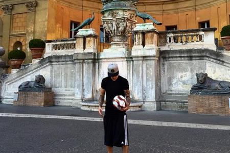 Justin Bieber: Mit diesem Ball spielte er angeblich im Vatikan Justin Bieber: Mit diesem Ball spielte er angeblich im Vatikan