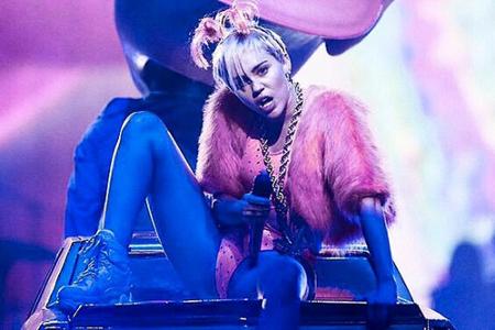 Miley Cyrus: Die Skandalnudel tourt durch Australien Miley Cyrus: Die Skandalnudel tourt durch Australien