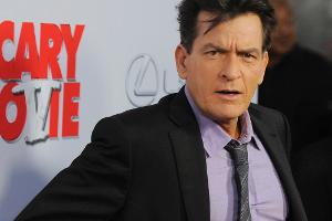 Busen-Grapscher beim Zahnarzt? Charlie Sheen hat Klage am Hals