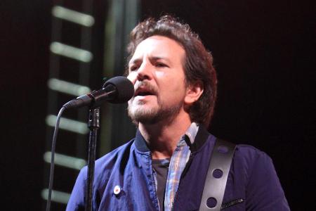 Eddie Vedder will mit der Kraft der Musik für Frieden in Palästina sorgen Eddie Vedder will mit der Kraft der Musik für Frieden in Palästina sorgen