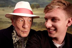 Videodreh mit Sir Ian McKellen kostet George Ezra Nerven