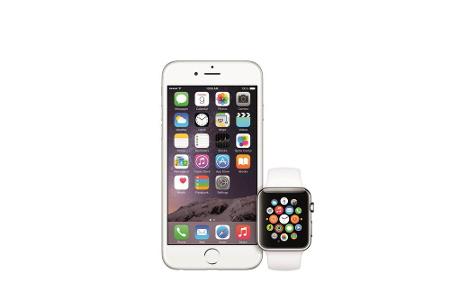 Größenvergleich: Die Apple Watch neben einem iPhone
