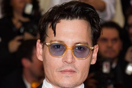 Selbst mit 51 noch ein Blickfang: Johnny Depp Selbst mit 51 noch ein Blickfang: Johnny Depp