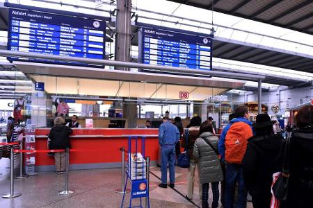 Alternativen zur Bahn: Mit diesen Apps umgehen Sie lange Warteschlangen- und -zeiten am Bahnhof Alternativen zur Bahn: Mit diesen Apps umgehen Sie lange Warteschlangen- und -zeiten am Bahnhof