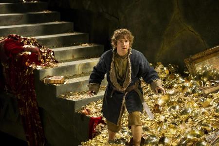 Bilbo Beutlin (Martin Freeman) wagt sich in Smaugs Drachenhort Bilbo Beutlin (Martin Freeman) wagt sich in Smaugs Drachenhort