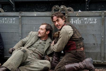 Sherlock Holmes (Robert Downey Jr., r.) und Dr. Watson (Jude Law) Sherlock Holmes (Robert Downey Jr., r.) und Dr. Watson (Jude Law)