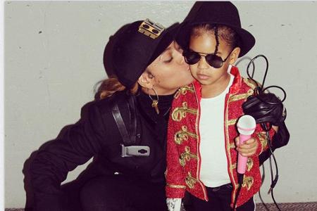 Beyoncés Tochter Blue Ivy verkleidet als der King of Pop