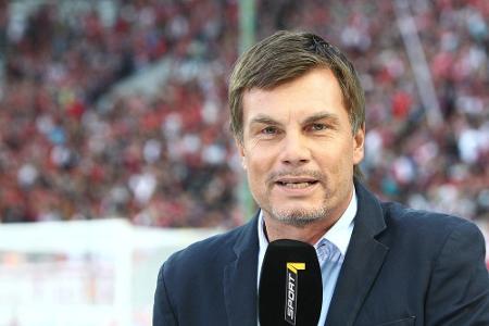 Thomas Helmer, ehemaliger Profi beim FC Bayern, steht seit 2002 im Dienste des Journalismus vor der Kamera Thomas Helmer, ehemaliger Profi beim FC Bayern, steht seit 2002 im Dienste des Journalismus vor der Kamera