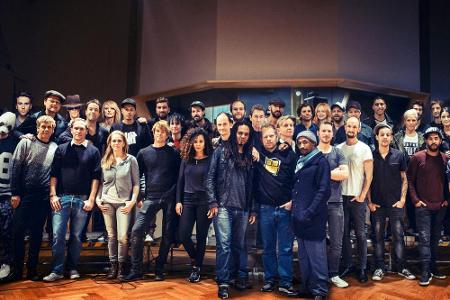 Band Aid vereint viele der bekanntesten deutschen Musiker in einem Song Band Aid vereint viele der bekanntesten deutschen Musiker in einem Song
