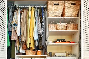 In sechs Schritten zum ordentlichen Kleiderschrank