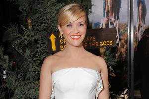 Schlicht und doch atemberaubend schön: Reese Witherspoon in Weiß
