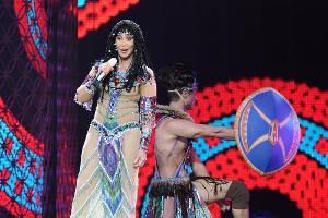 Cher muss "Dressed To Kill"-Tour absagen