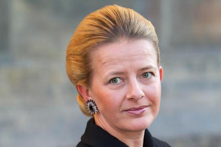 Mabel von Oranien-Nassau trägt immer noch schwarz, doch es gibt wieder Mabel von Oranien-Nassau trägt immer noch schwarz, doch es gibt wieder