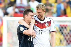 Per Mertesacker: Hitzig im Einzelinterview - ganz relaxt auf der Bank