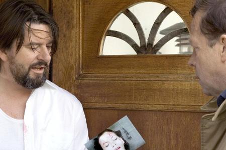 Wallander (r.) ist auf der Suche nach dem Mörder Wallander (r.) ist auf der Suche nach dem Mörder