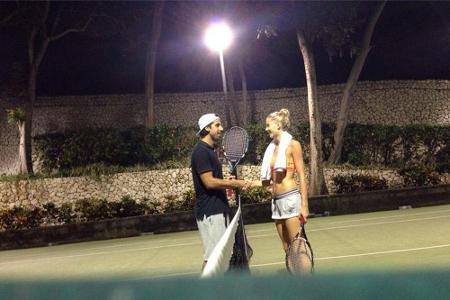 Sami Khedira liefert sich ein Tennismatch mit Lena Gercke