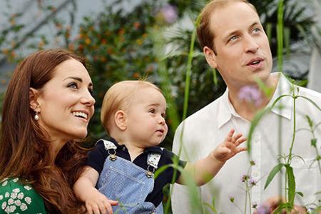 Stolze Eltern: Kate und William mit dem Geburtstagskind Stolze Eltern: Kate und William mit dem Geburtstagskind