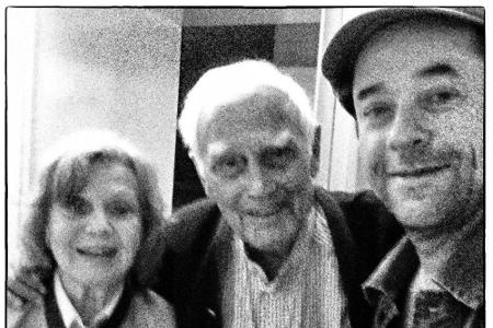 Jan Josef Liefers (r.) postete dieses Foto von ihm, Joachim Fuchsberger und dessen Frau Gundula auf Facebook Jan Josef Liefers (r.) postete dieses Foto von ihm, Joachim Fuchsberger und dessen Frau Gundula auf Facebook
