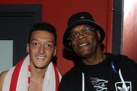 Wer ist da Fan von wem? Fußballer Mesut Özil und Schauspieler Samuel L. Jackson