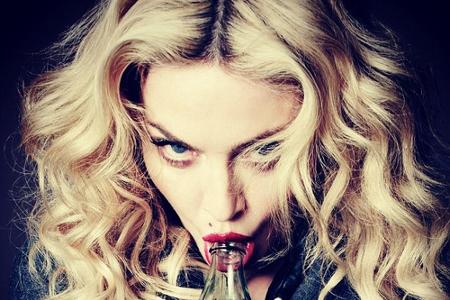 Das Cover des neuen Madonna-Kalenders 2015 Das Cover des neuen Madonna-Kalenders 2015