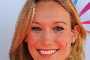 Christine Theiss: "Jeder kann einen Bauch wie Helene Fischer haben"