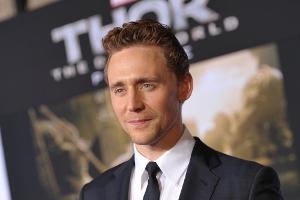 Tom Hiddleston: Überraschungskonzert als Hank Williams
