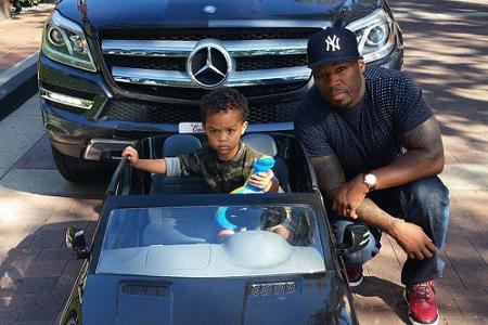 50 Cent mit Sohnemann Sire und den Mercedes ML450 SUVs 50 Cent mit Sohnemann Sire und den Mercedes ML450 SUVs