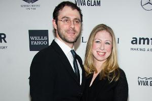Sind jetzt stolze Eltern einer Tochter: Chelsea Clinton und Marc Mezvinsky