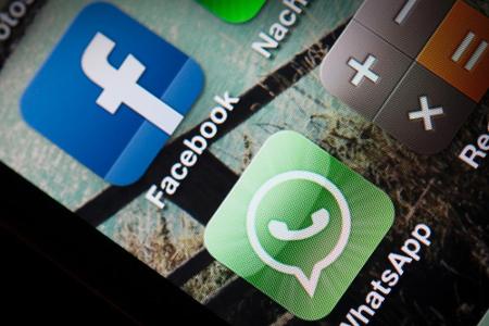 Mobile Nachrichten lassen sich nun nicht mehr mit der regulären Facebook-App versenden Mobile Nachrichten lassen sich nun nicht mehr mit der regulären Facebook-App versenden