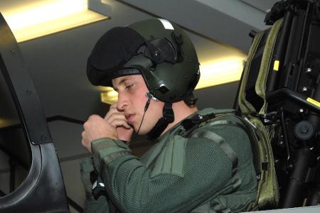 Bald darf Prinz William wieder an den Steuerknüppel eines Rettungshubschraubers Bald darf Prinz William wieder an den Steuerknüppel eines Rettungshubschraubers