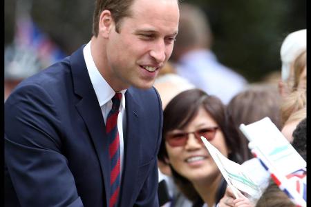 Selbst Prinz William findet Gefallen an den bunten Bändchen